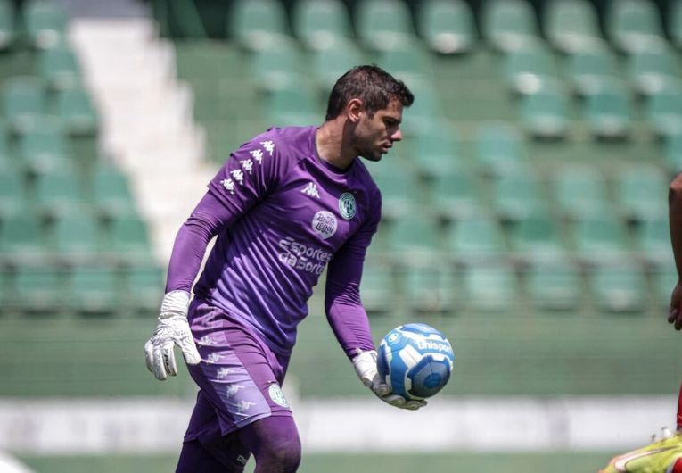 imagem da materia: Goleiro do Guarani assina pré-contrato com o Náutico