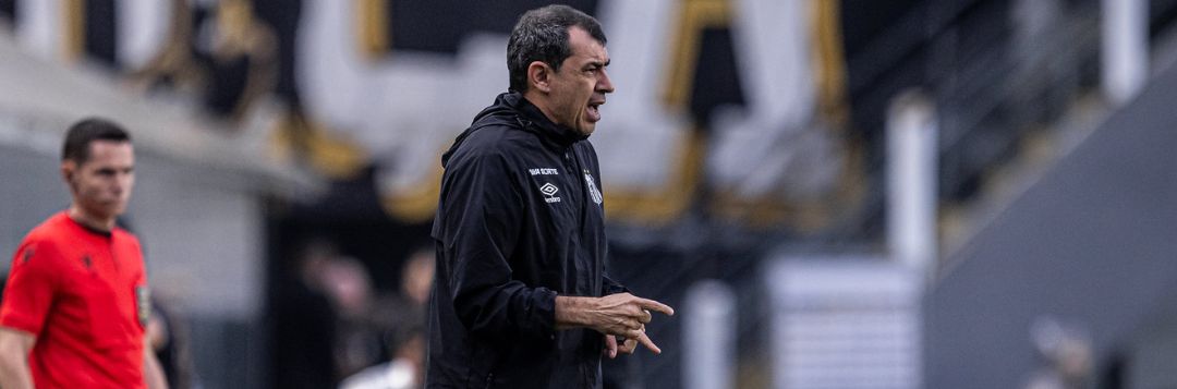 imagem da materia: Marcelo Teixeira defende comissão técnica do Santos