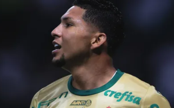imagem da materia: Rony se concentra no Palmeiras e ignora críticas