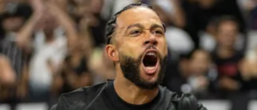 imagem da materia: Memphis Depay celebra primeiro gol pelo Corinthians