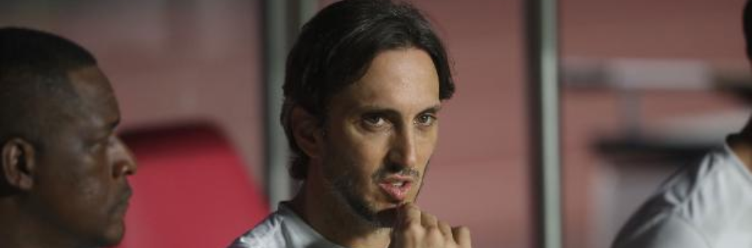 imagem da materia: Julio Casares apoia Luis Zubeldia após eliminação