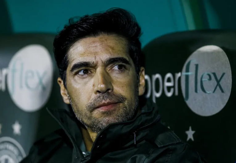imagem da materia: Irritado, Abel Ferreira critica ineficácia do Palmeiras