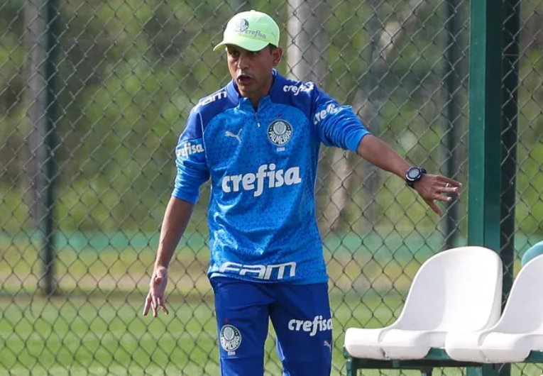 imagem da materia: Palmeiras demite Gustavo Almeida, técnico do Sub-17