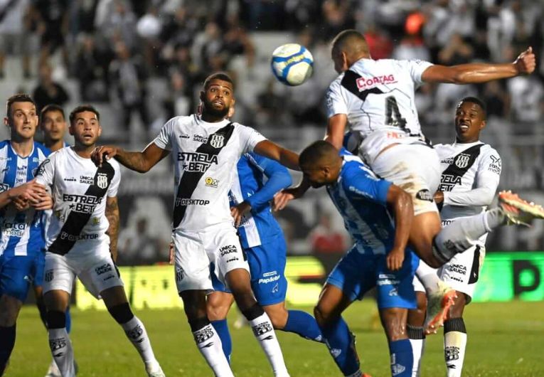 imagem da materia: Com um a menos, Ponte Preta perde de virada em casa