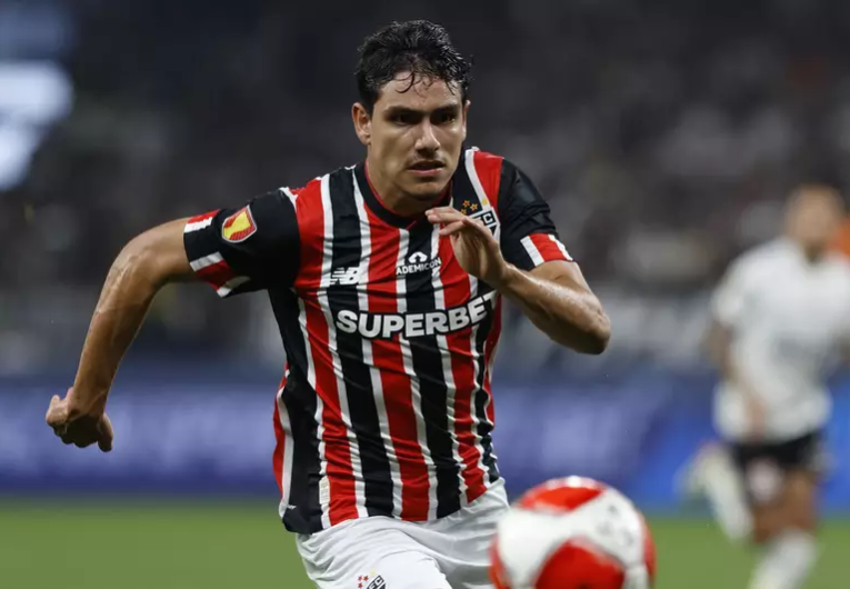 imagem da materia: Porto apresenta proposta oficial ao São Paulo por Moreira