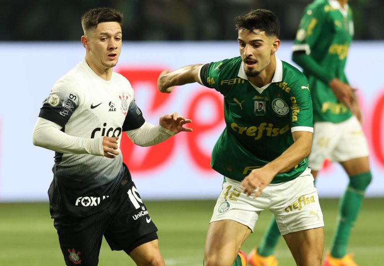 imagem da materia: Corinthians e Palmeiras fazem clássico de opostos