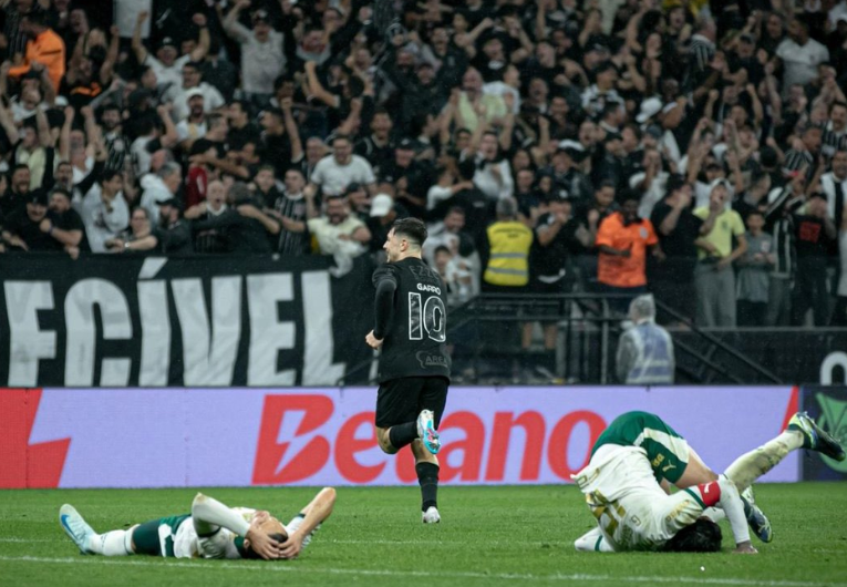 imagem da materia: Corinthians vence Derby em Itaquera e se afasta do Z-4