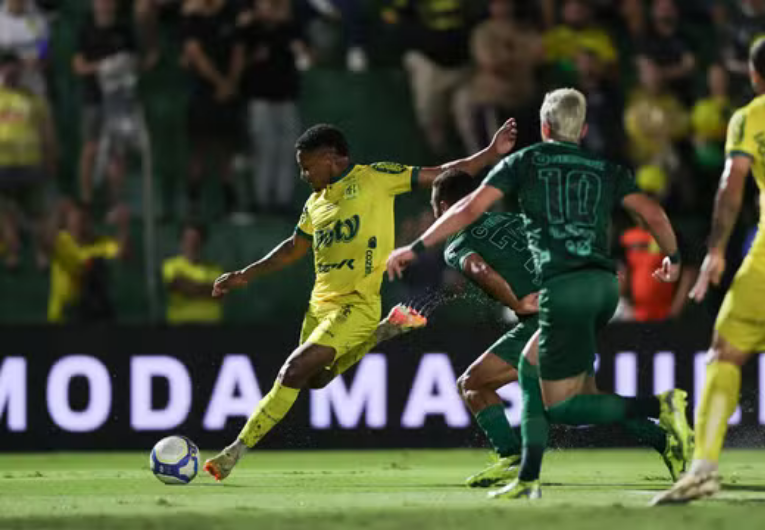 Fernandinho comemora vitória do Mirassol e mira reta final