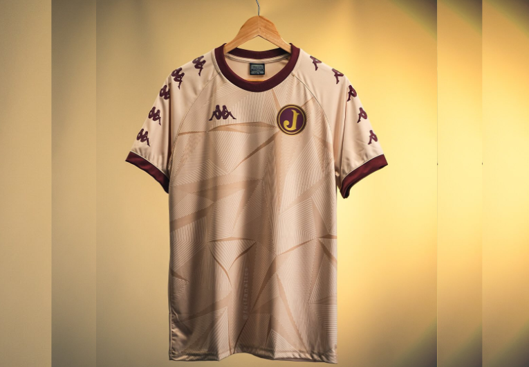 imagem da materia: Juventus lança nova camisa em homenagem ao centenário