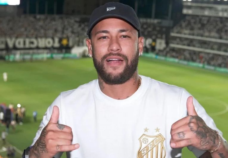 imagem da materia: No Brasil, Neymar pode estar presente em partida do Santos