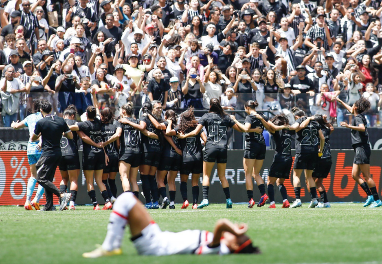 imagem da materia: Imbatíveis? Corinthians feminino pode 