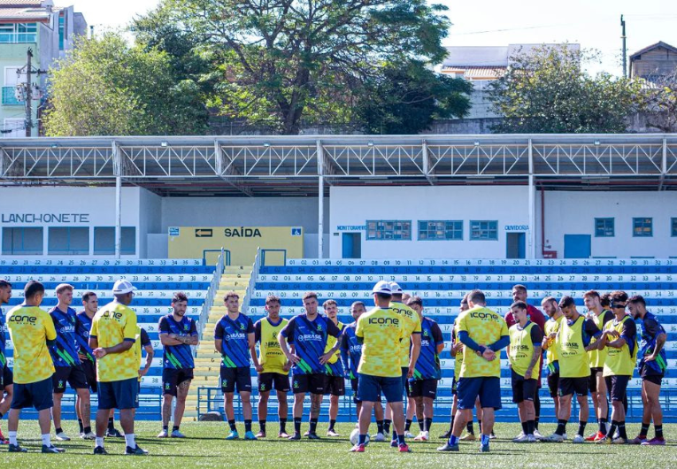 imagem da materia: Santo André renova com três jogadores no final de semana