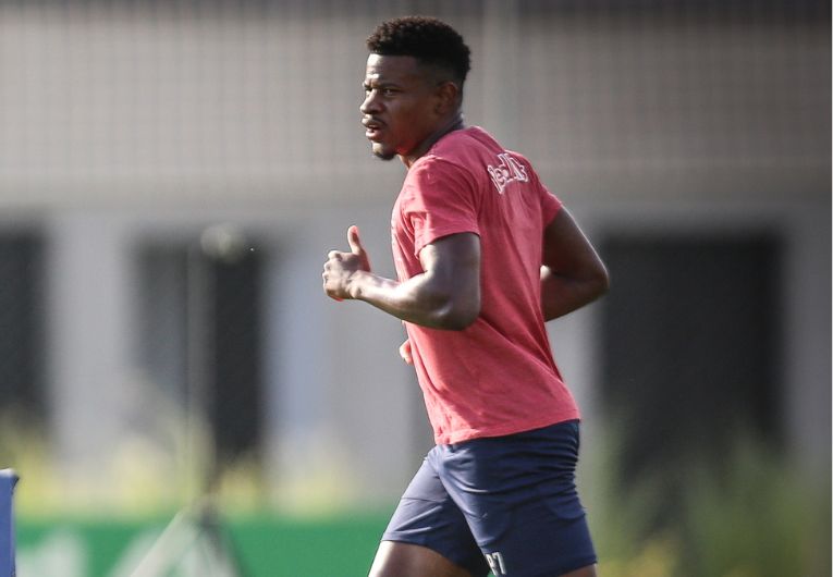 imagem da materia: Eric Ramires volta a treinar com o elenco