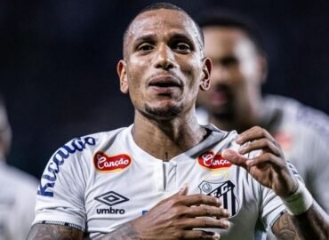 Santos vence e carimba retorno à elite do Brasileirão