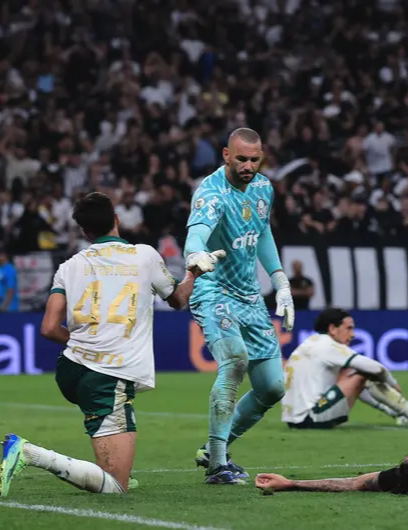 imagem da materia: Weverton assume falha em gol que decretou derrota no dérbi