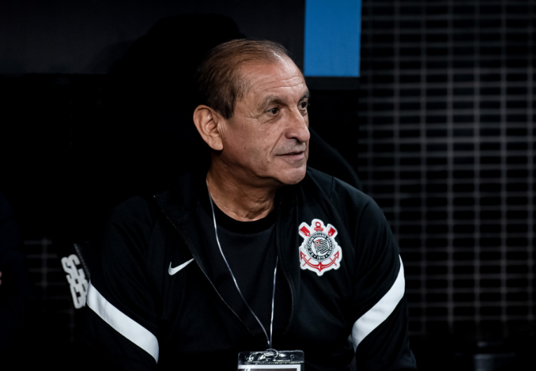 imagem da materia: Ramón Díaz elogia postura do elenco em vitória no clássico