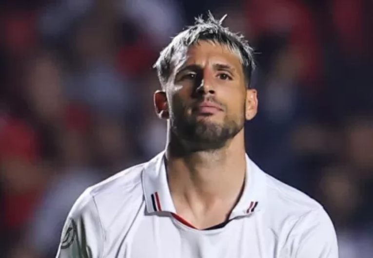 imagem da materia: Zubeldia elogia Calleri após vitória diante do Bahia