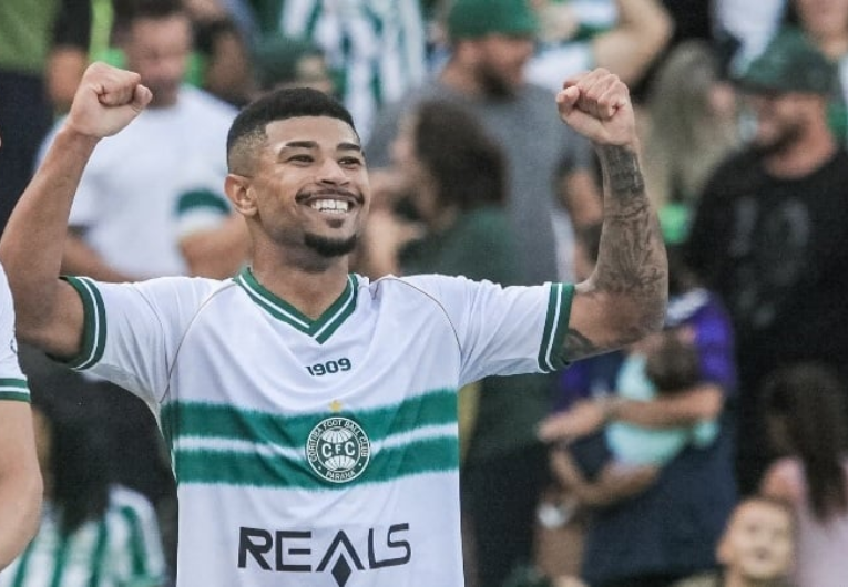 imagem da materia: Palmeiras monitora situação de Lucas Ronier do Coritiba