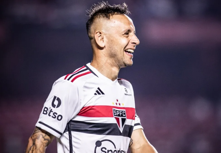 imagem da materia: Rafinha quer permanecer no São Paulo até 2025