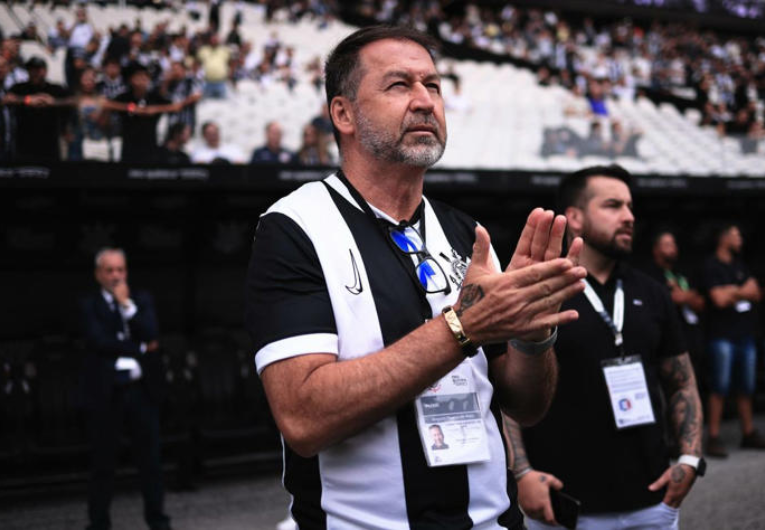 imagem da materia: Augusto Melo enaltece elenco do Corinthians