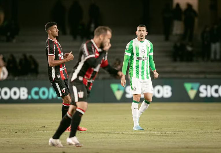 imagem da materia: Bruno Marques comemora primeiro gol pelo Botafogo-SP