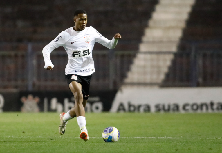 imagem da materia: Corinthians renova com jovem zagueiro Rodrigo Richard