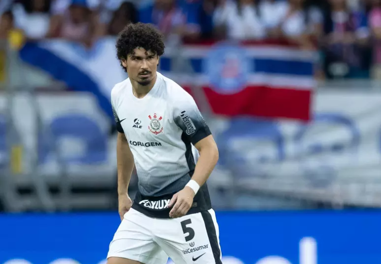 imagem da materia: Corinthians consegue efeito suspensivo para André Ramalho