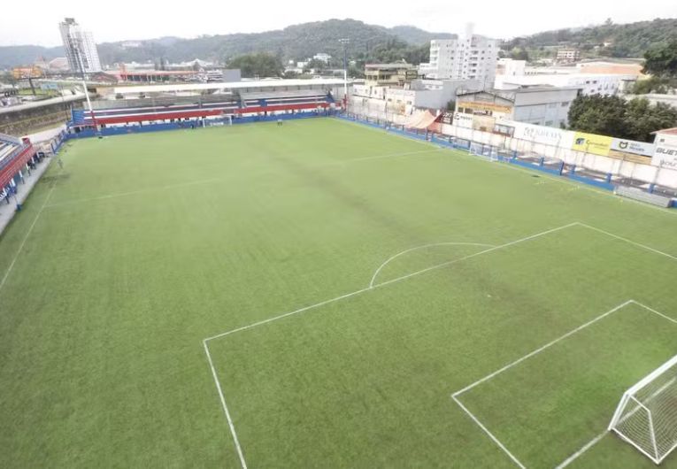 imagem da materia: Botafogo-SP quer fazer último treino em gramado sintético