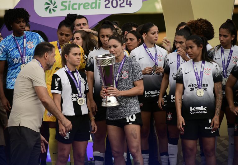 imagem da materia: Jogadoras do Corinthians se ausentam em premiação da FPF