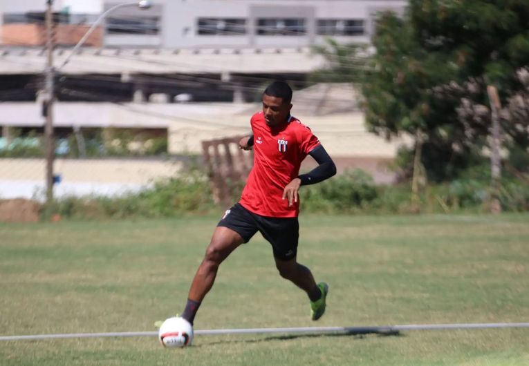 imagem da materia: Zagueiro do Botafogo-SP comenta importância de vitória