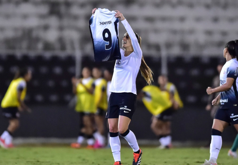 imagem da materia: Corinthians oficializa a saída da atacante Jheniffer