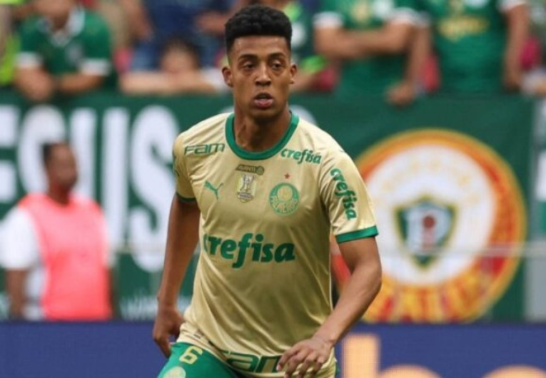 imagem da materia: Southampton demonstra interesse no lateral Vanderlan