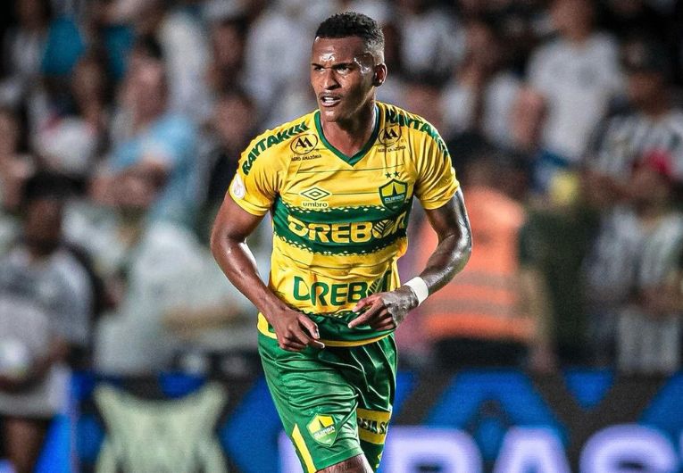 imagem da materia: Bragantino tem interesse em Matheus Alexandre, do Cuiabá