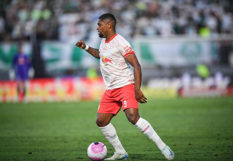 imagem da materia: Contratações de meio de ano não deram certo no Bragantino