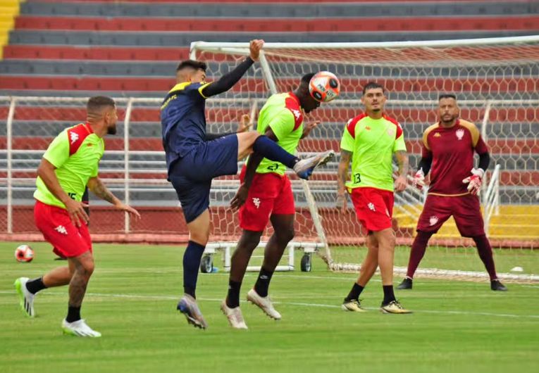 imagem da materia: Noroeste vence Catanduva em estreia de seu novo gramado