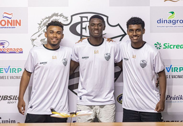 imagem da materia: Comercial anuncia três reforços