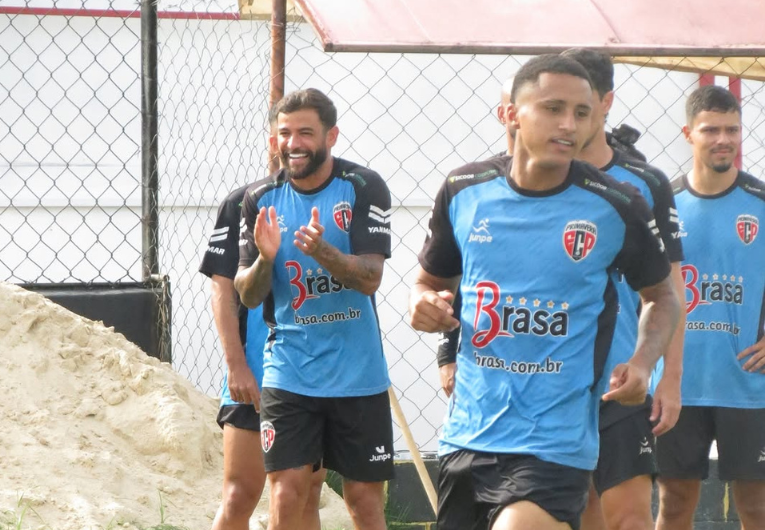 imagem da materia: Com Júnior Caiçara, reforços do Primavera treinam no estádio