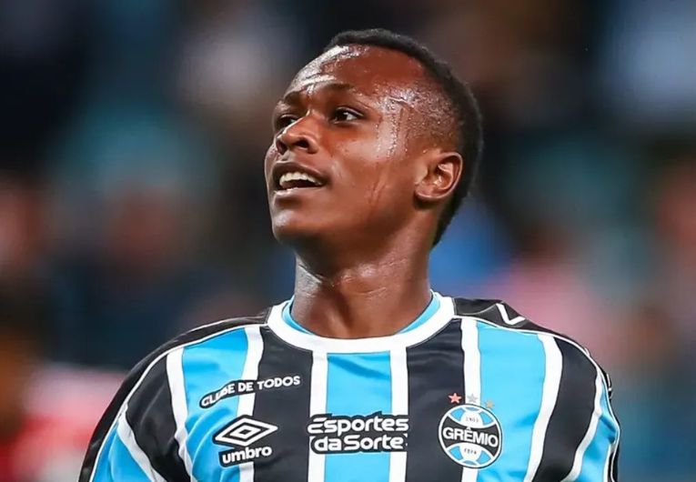 imagem da materia: Bragantino tem interesse em Nathan Fernandes, do Grêmio