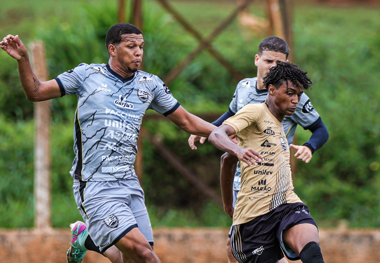 imagem da materia: Profissionais do CAV batem Sub-20 em jogo treino interno