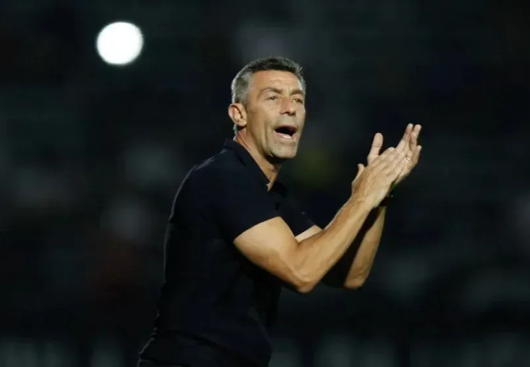 imagem da materia: Santos anuncia Pedro Caixinha como novo treinador do clube