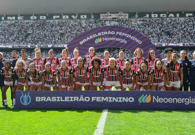 imagem da materia: São Paulo renova contratos de jogadoras do elenco feminino