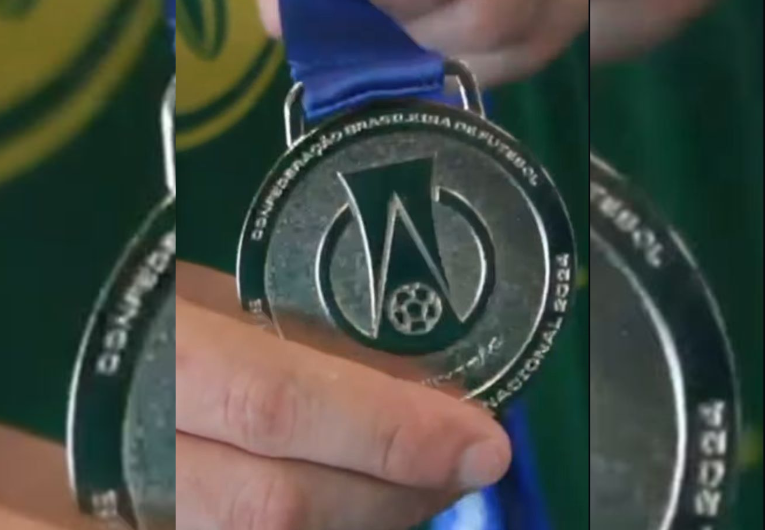 imagem da materia: Jogadores do Mirassol recebem medalha de prata da Série B