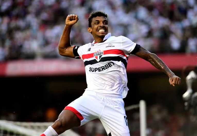 imagem da materia: São Paulo encaminha renovação com Luiz Gustavo