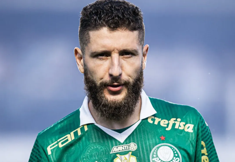 imagem da materia: Apesar de propostas, Zé Rafael deseja ficar no Palmeiras