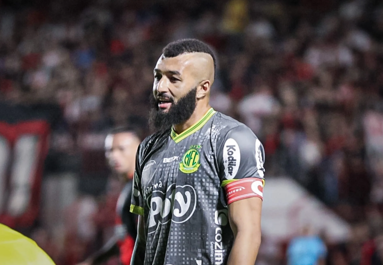 imagem da materia: Alex Muralha renova com o Mirassol para a Série A em 2025
