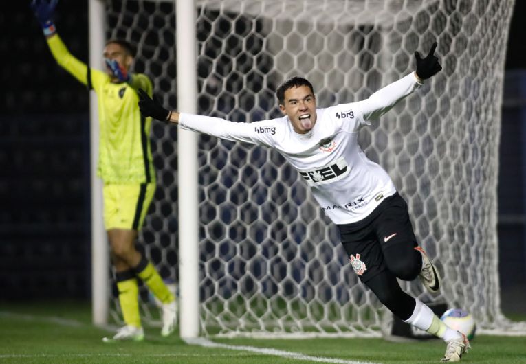 imagem da materia: Corinthians estende contrato com dupla de promessas
