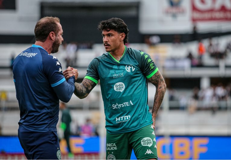 imagem da materia: Matheus Bueno vive indecisão sobre permanência no Guarani