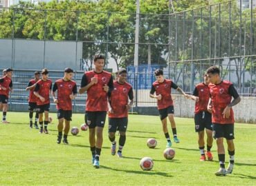 Jogadores da base do Oeste.