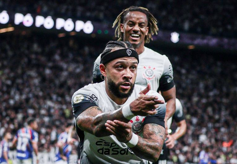 imagem da materia: Memphis dá show e Corinthians vence Bahia em jogo decisivo