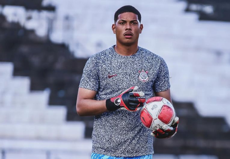 imagem da materia: Goleiro relembra lesão e projeta Corinthians na Copinha